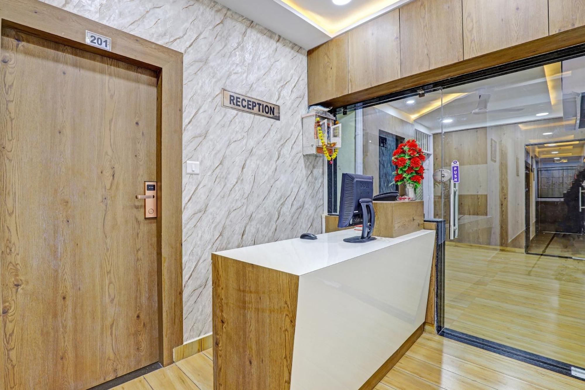 Hotel O R S Palace Ahmedabad Exterior photo