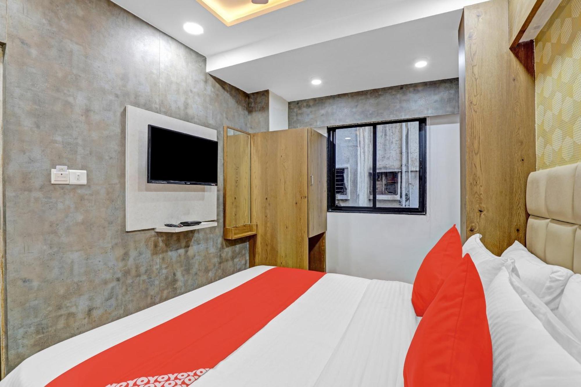 Hotel O R S Palace Ahmedabad Exterior photo